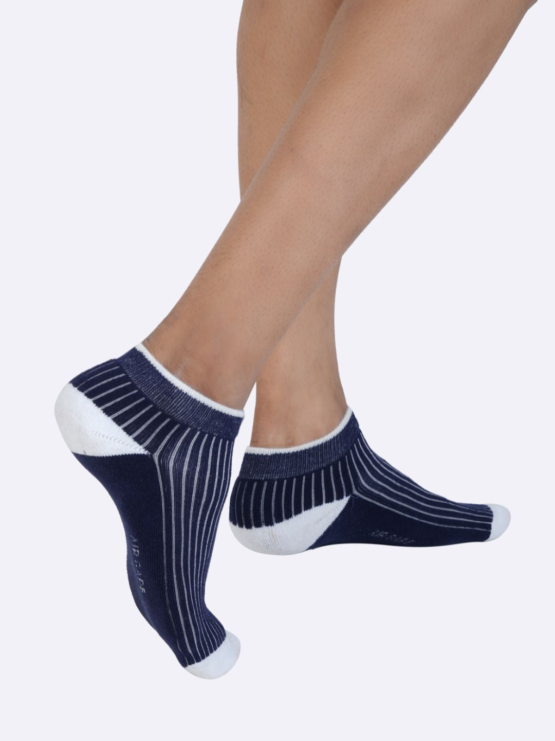 Soft and high-quality ribbed ankle socks for comfort all day long.